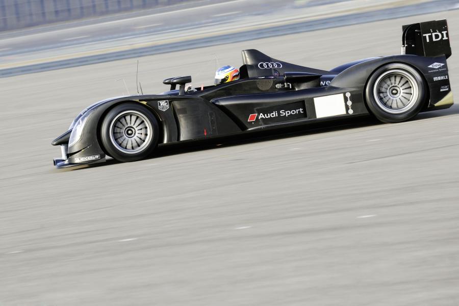  Audi R15 TDI Plus 2010 года  (фото 36 из 40)